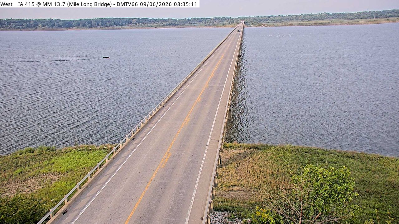 IA 415 @ MM 13.7 (Mile Long Bridge) live camera view