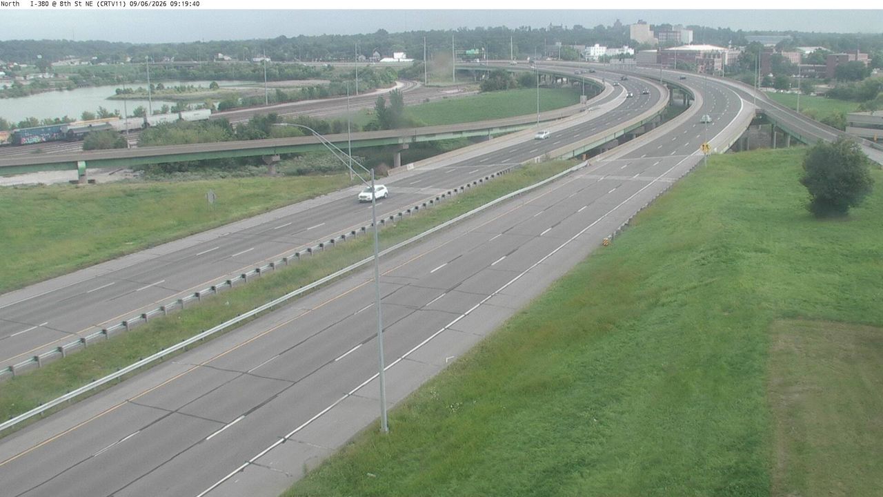 I-380 @ MM 20.6 (8th St NE) live camera view