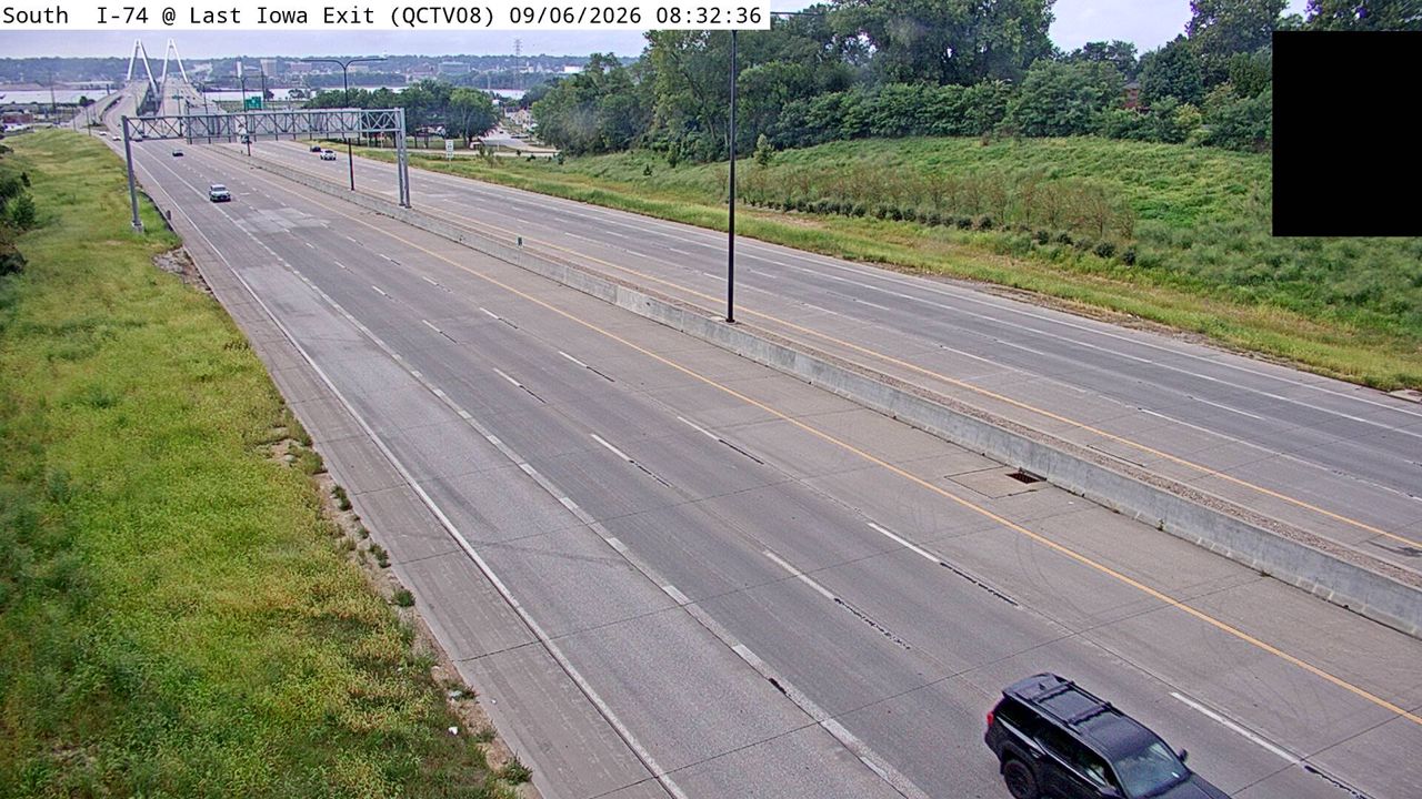 I-74 @ MM 4.5 (Last Iowa Exit) live camera view