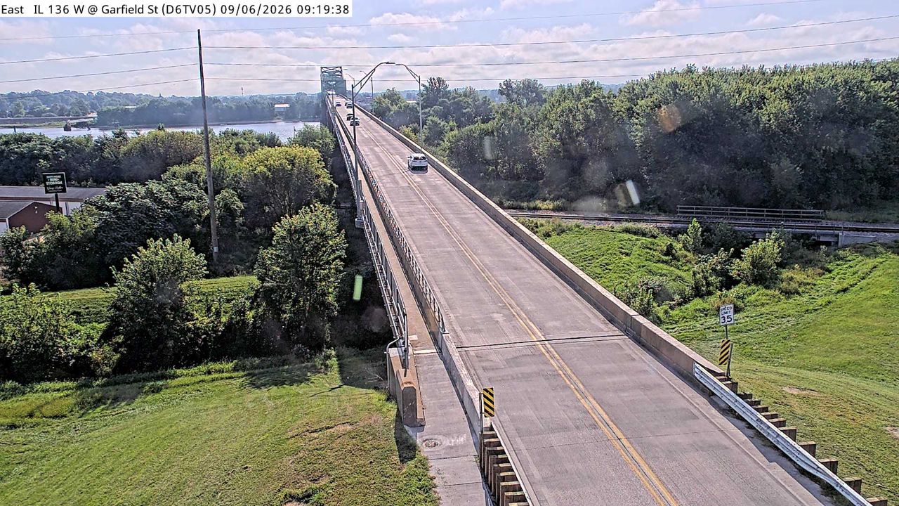 IA 136 @ MM 0.3 (Mississippi River - IA) live camera view