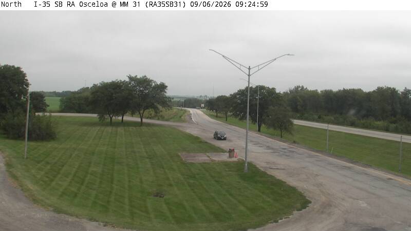 Parking Only: I-35 SB MM 31 near Osceola live camera view
