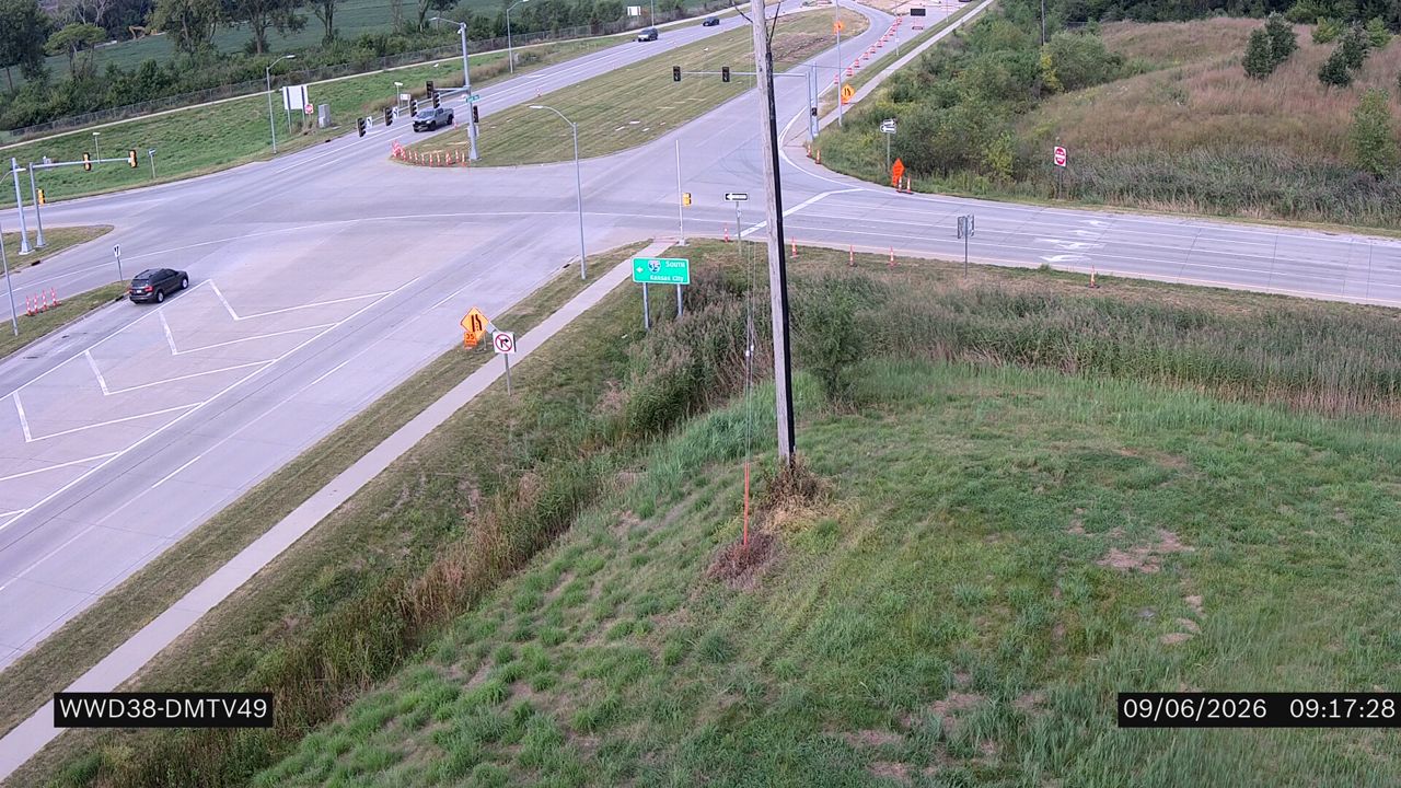 I-35 @ MM 69.2 (Grand Ave) live camera view