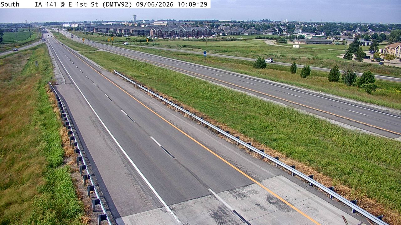 IA 141 @ MM 152.5 (E 1st St) live camera view