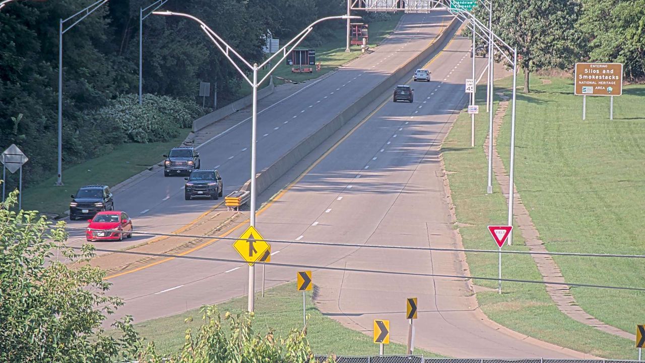 US 20 @ MM 299.8 (Locust St - West Zoom) live camera view