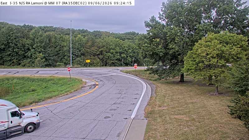 Rest Area: I-35 N/S MM 7 - Lamoni - Trk Prkg live camera view