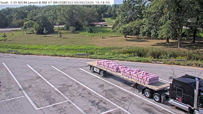 Rest Area: I-35 N/S MM 7 - Lamoni - Trk Prkg live camera view