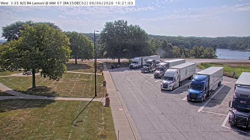 Rest Area: I-35 N/S MM 7 - Lamoni - Trk Prkg live camera view