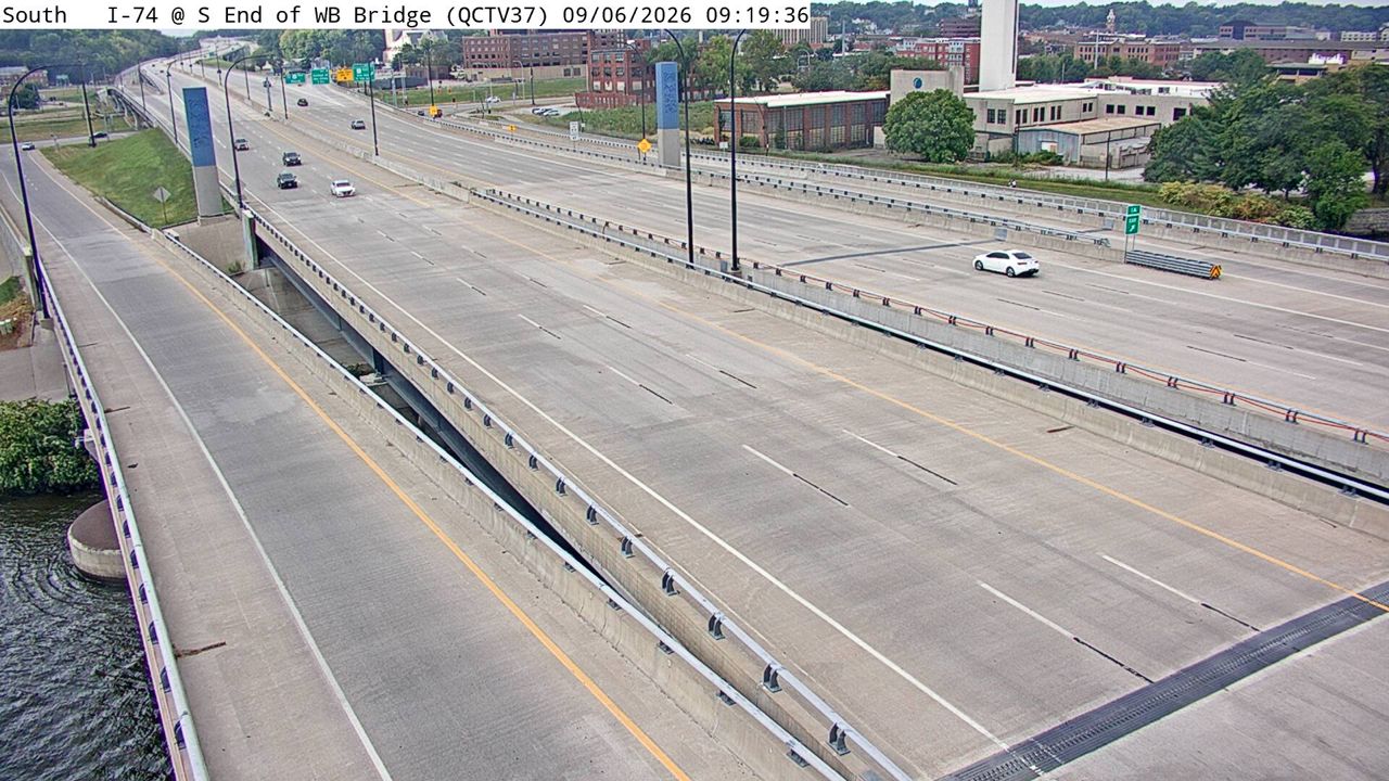 I-74 @ MM 5.4 (S End of WB Bridge) live camera view
