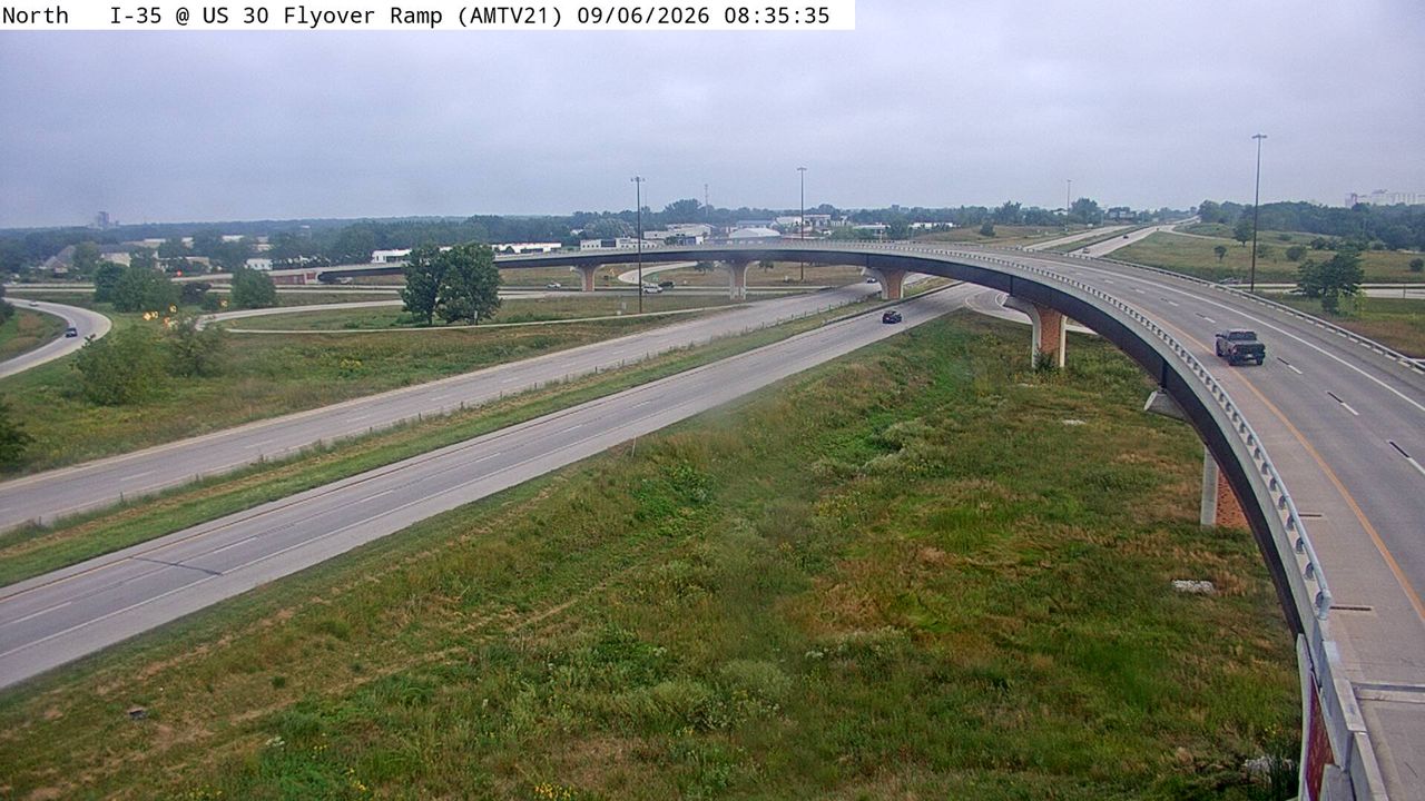 I-35 @ MM 111.5 (US 30W Flyover) live camera view
