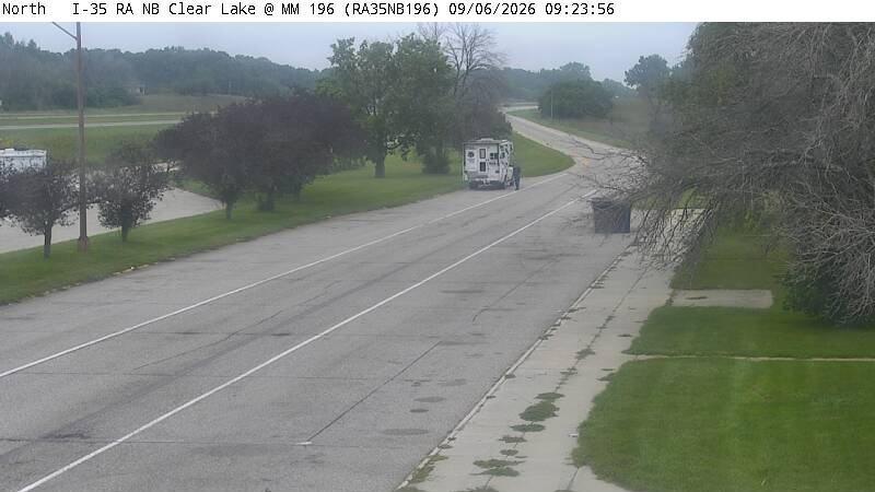 Parking Only: I-35 NB MM 196 near Clear Lk live camera view