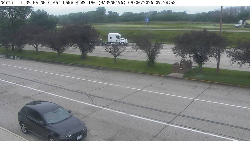 Parking Only: I-35 NB MM 196 near Clear Lk live camera view