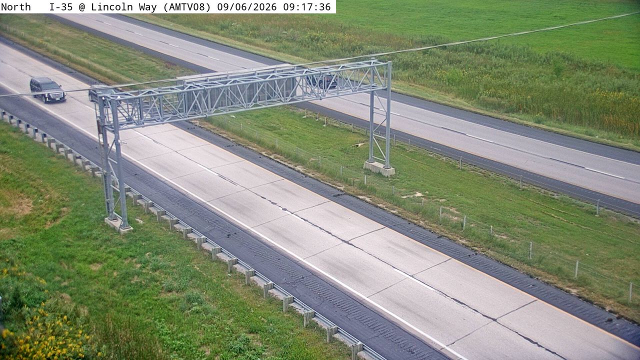 I-35 @ MM 112.8 (E Lincoln Way) live camera view
