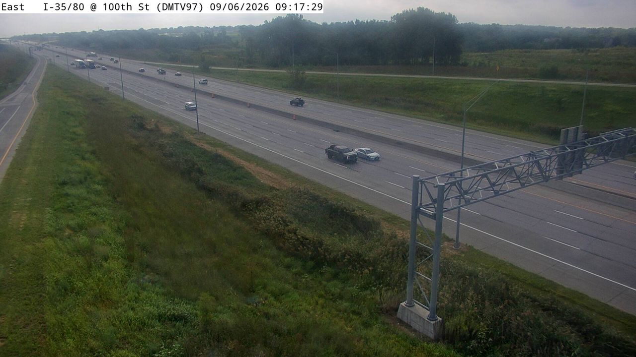 I-35/80 @ MM 128.2 (100th St) live camera view