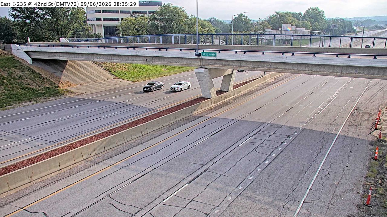 I-235 @ MM 1.2 (42nd St) live camera view