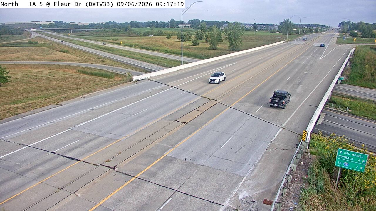 IA 5 @ MM 96.5 (Fleur Dr) live camera view