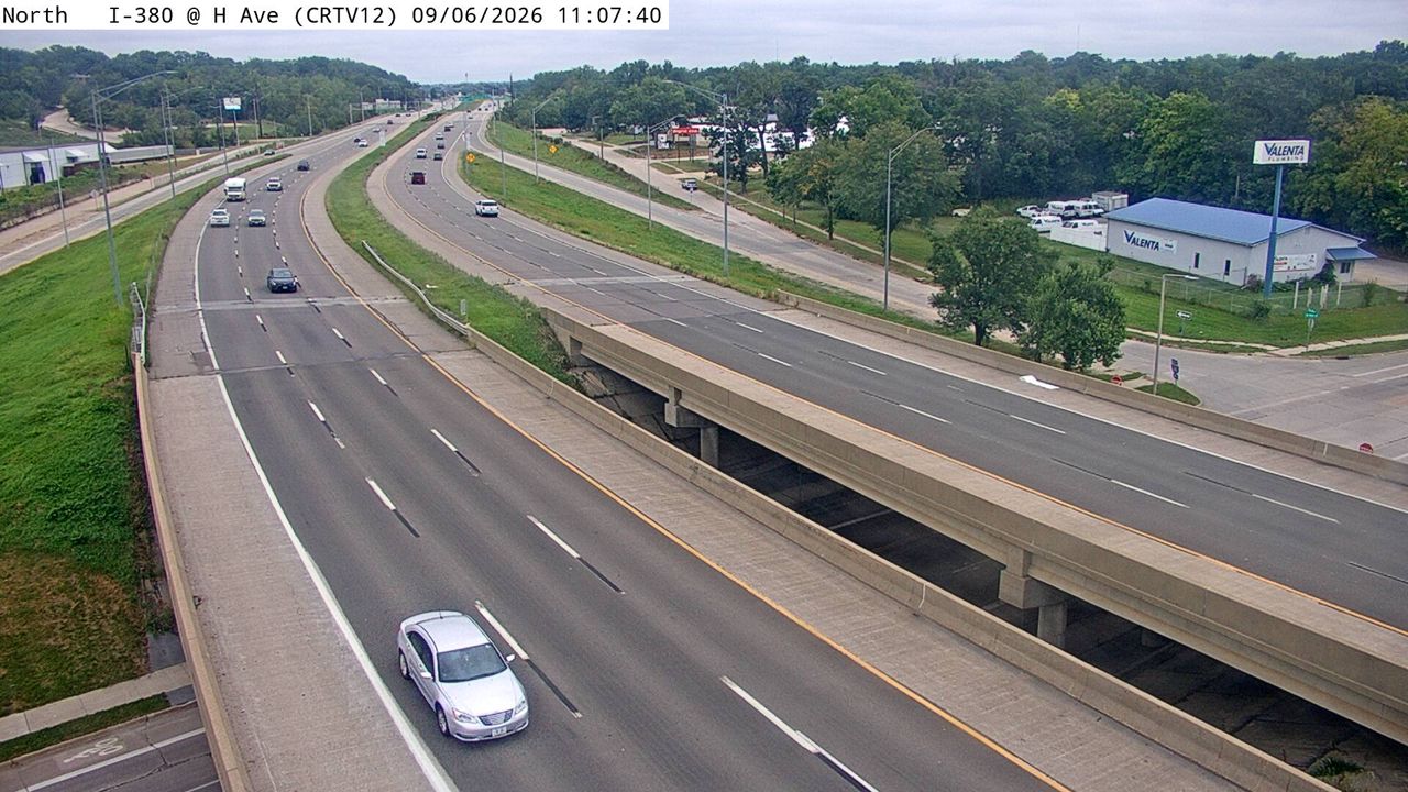 I-380 @ MM 21.6 (H Ave NE) live camera view