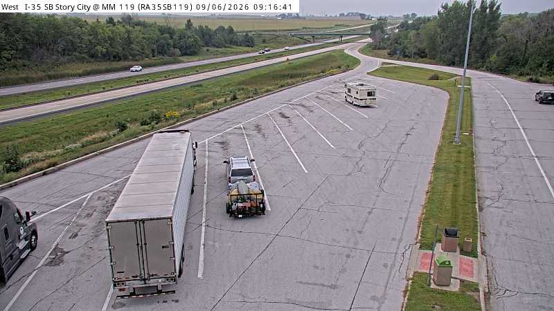 Parking Only: I-35 SB MM 119 near Story City live camera view