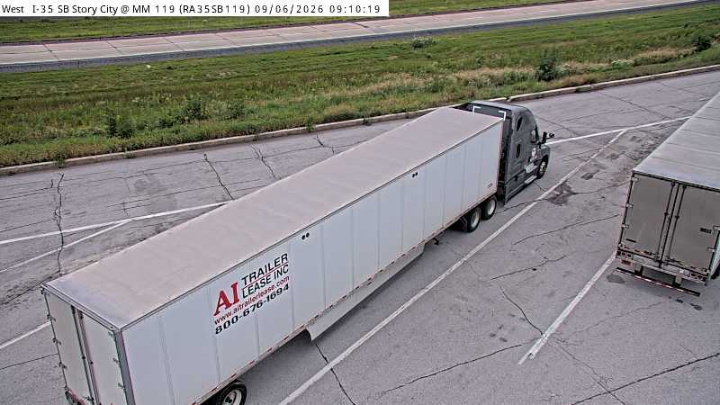 Parking Only: I-35 SB MM 119 near Story City live camera view