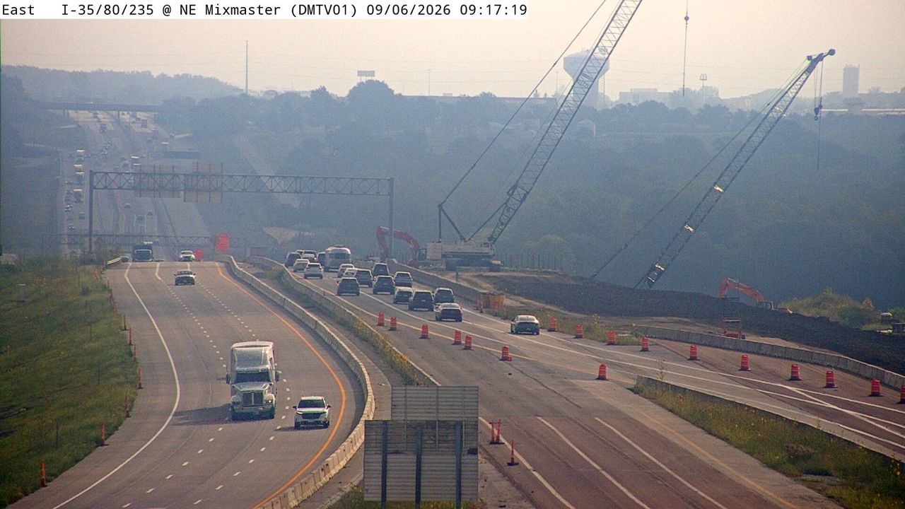 I-235 @ MM 14.3 (EB Exit to I-80 WB - East Mix) live camera view