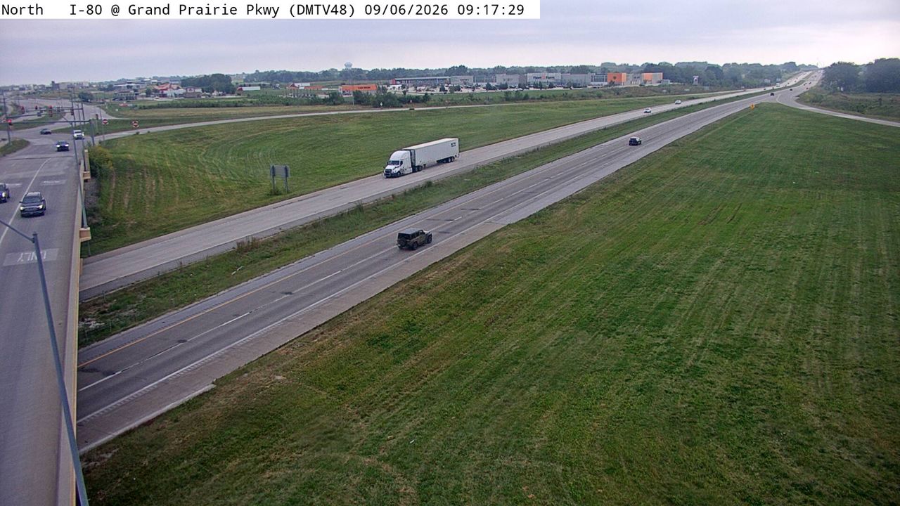 I-80 @ MM 118.4 (Grand Prairie Pkwy) live camera view