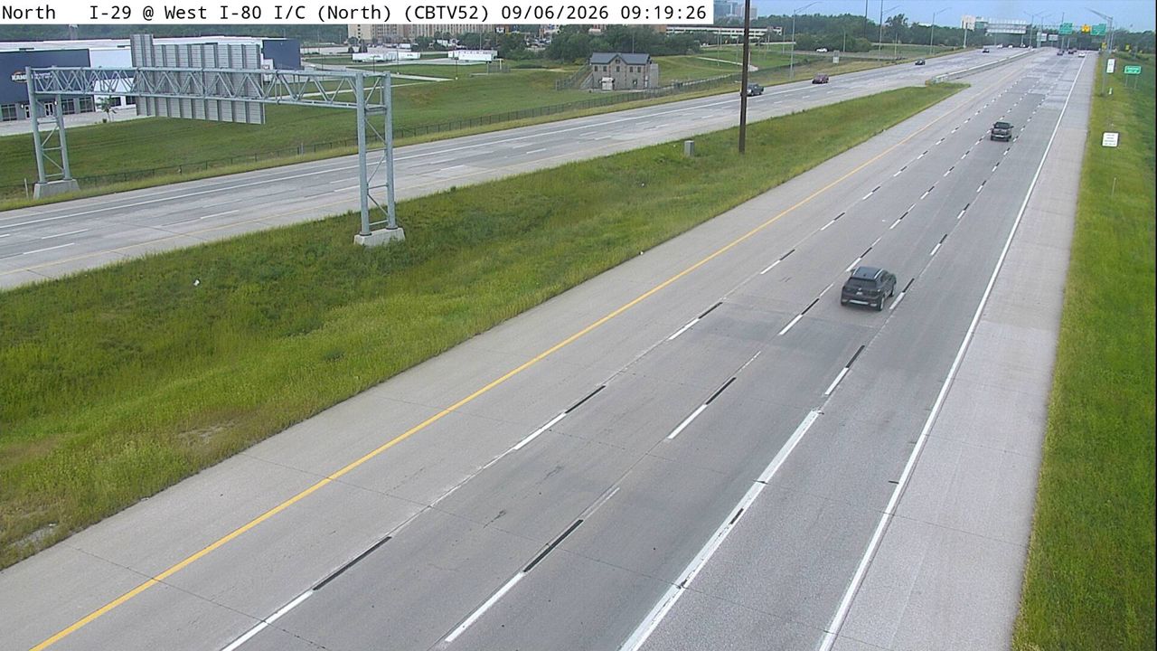 I-29 @ MM 52.1 (West I-80 Interchange - N) live camera view