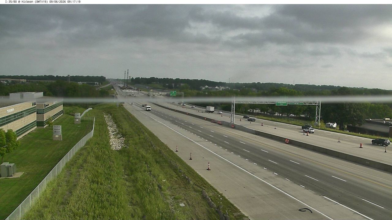 I-35/80 @ MM 124.2 (Hickman Rd) live camera view