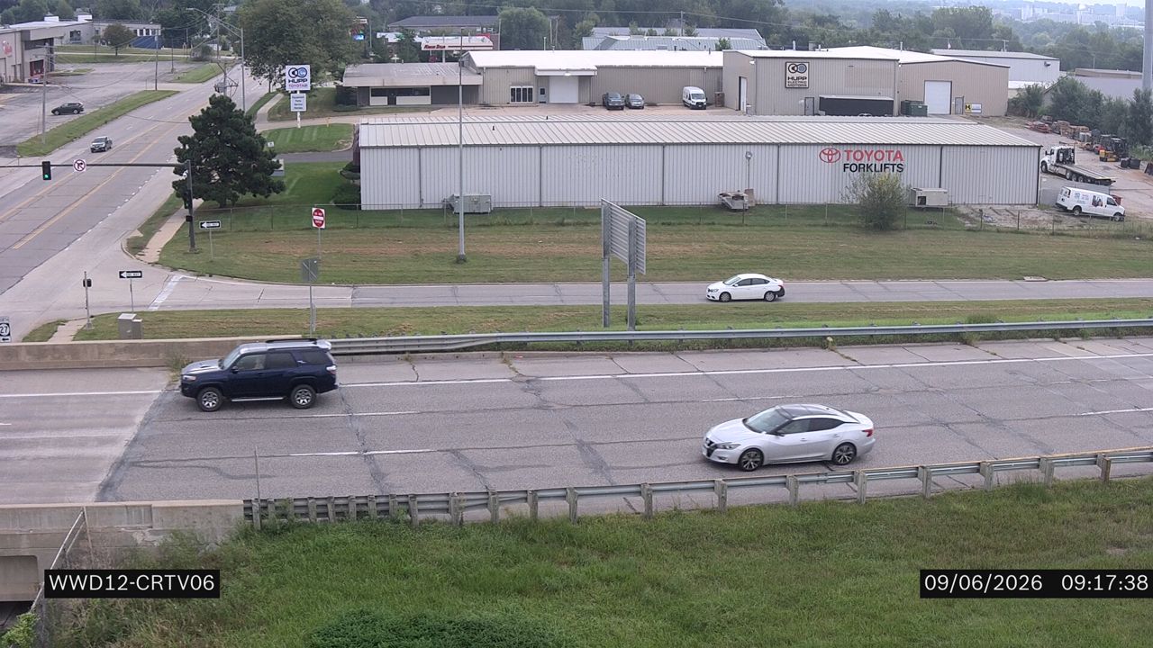 I-380 @ MM 17.5 (33rd Ave) live camera view
