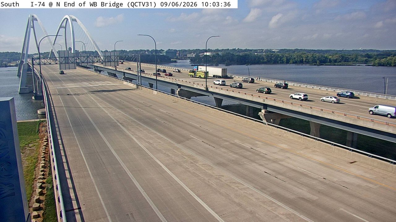 I-74 @ MM 5.1 (N End of WB Bridge) live camera view