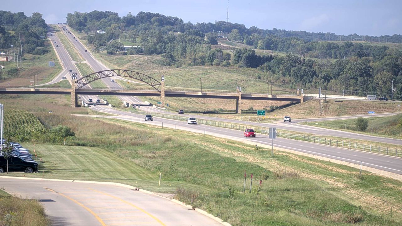 US 20 @ MM 295 (Menards Hill - South) live camera view