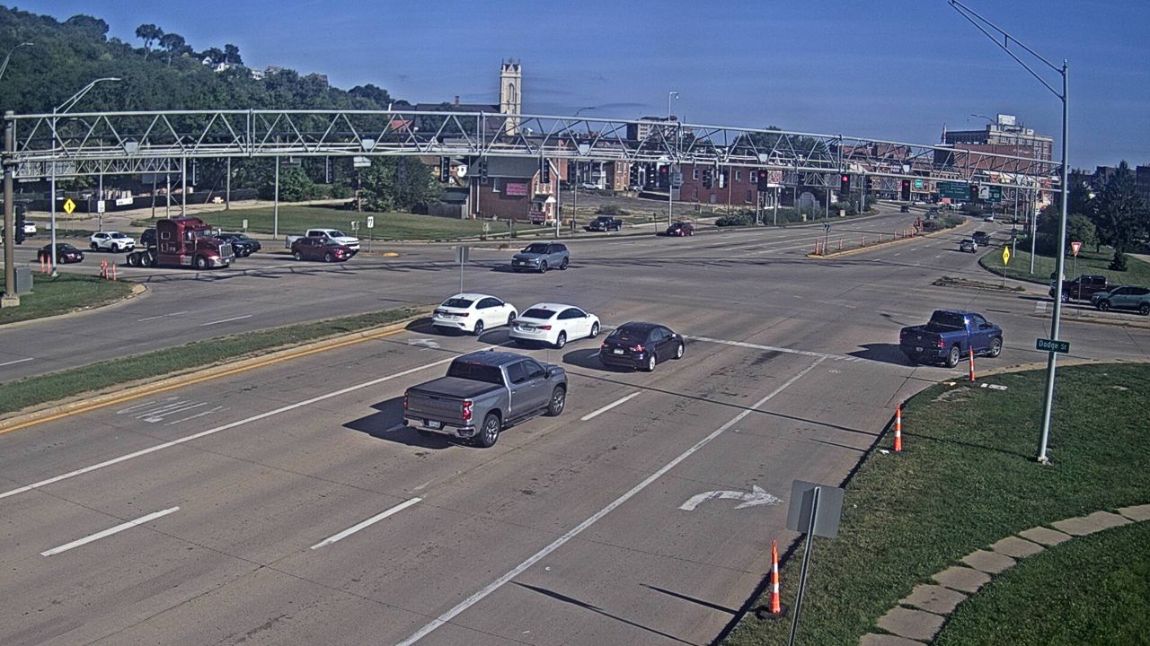 US 20 @ MM 299.8 (Locust St - North) live camera view