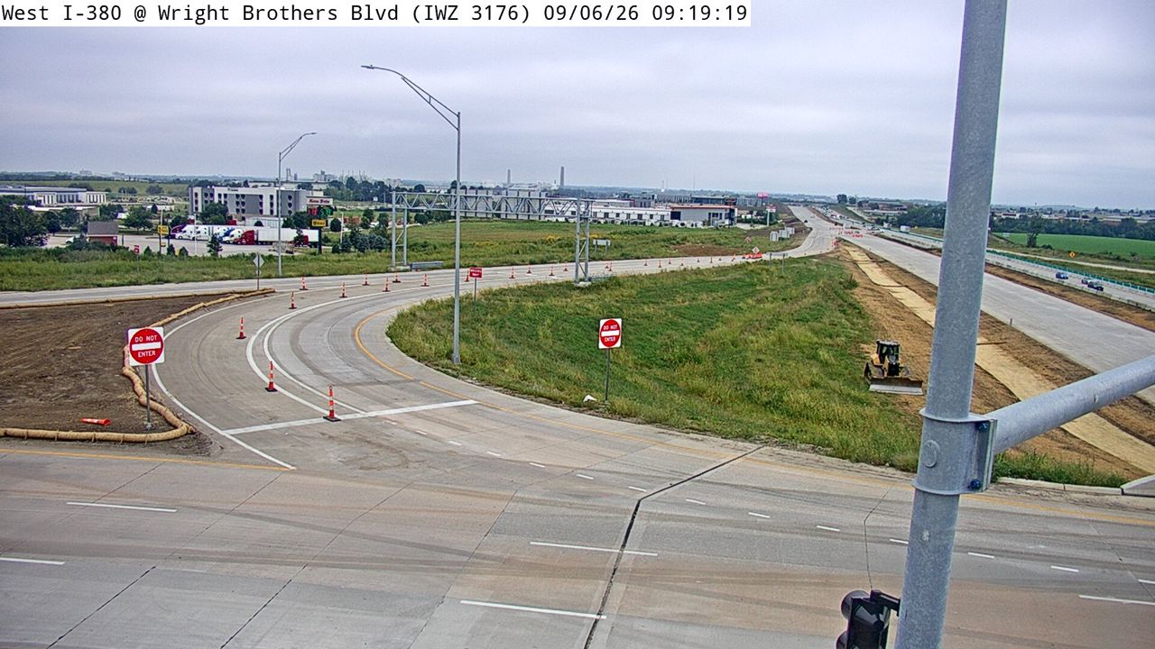 I-380 @ Wright Brothers Blvd (IWZ 3176) live camera view
