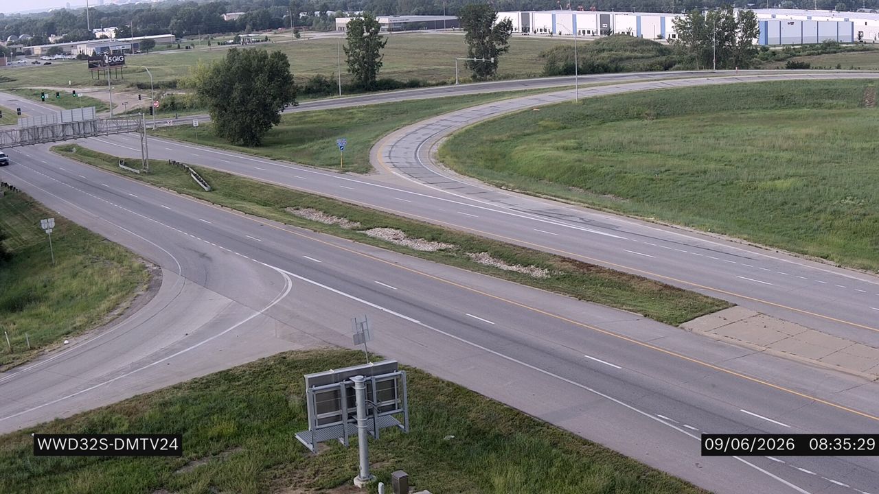 I-80 @ MM 136.2 (E 14th St) live camera view