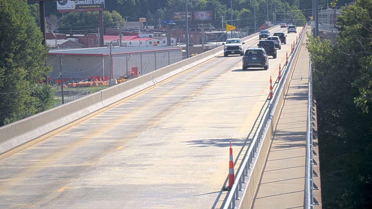 US 20 @ MM 300.3 (E Mississippi River Bridge - East) live camera view