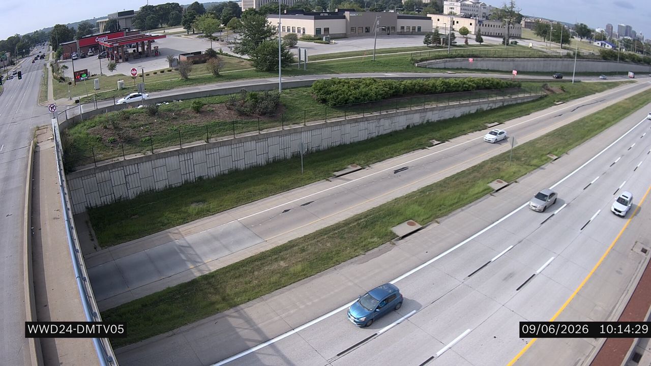 I-235 @ MM 9.8 (E 14th St) live camera view