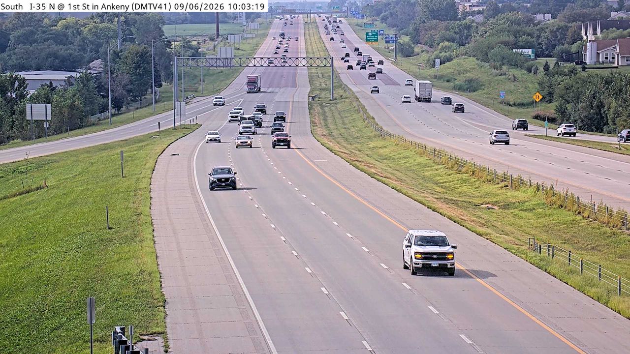 I-35 @ MM 92.6 (1st St - Ankeny) live camera view