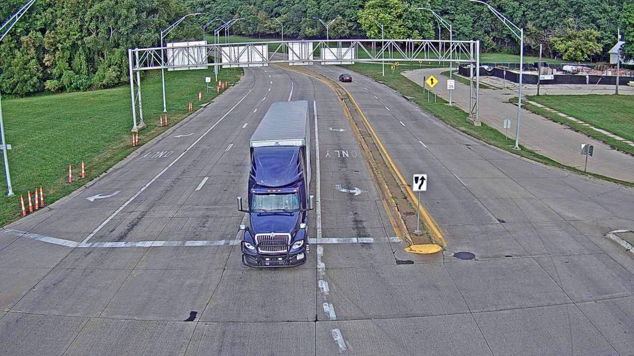 US 20 @ MM 299.8 (Locust St - West) live camera view