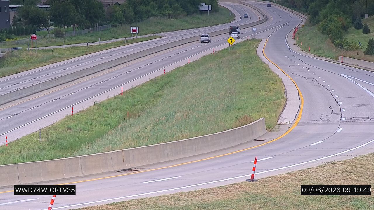 IA 100 @ MM 7.9 (Edgewood Rd NE W) live camera view