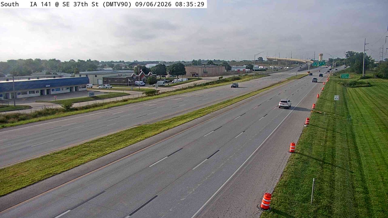 IA 141 @ MM 154.7 (SE 37th St) live camera view