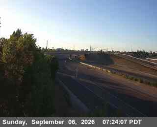 102 - NB SR 99 Briggsmore Ave live camera view