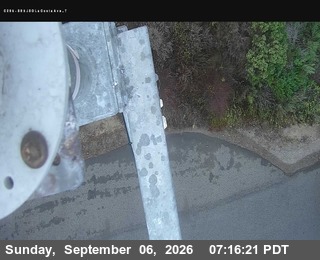 (C265) I-5 : Just South of La Costa Ave T live camera view