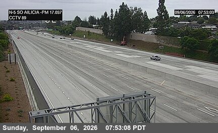 I-5 : (89) North of La Paz Road (South of Alicia) live camera view