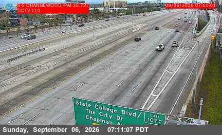 I-5 : (110) Orangewood Avenue live camera view