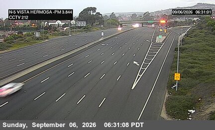 I-5 : (212) Vista Hermosa live camera view