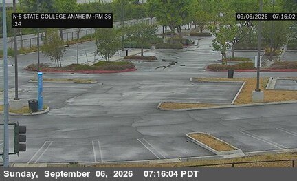 I-5 : (527) State College & Anaheim live camera view