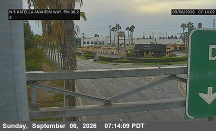 I-5 : (530) Katella & Anaheim Way live camera view