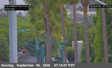 I-5 : (535) SB Harbor live camera view