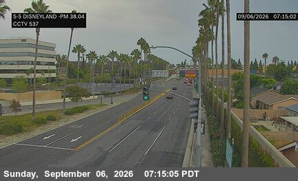 I-5 : (537) SB Disneyland Off Ramp live camera view