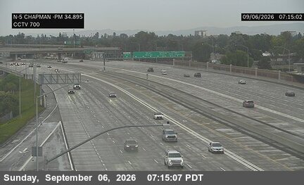 I-5 : (700) Chapman Ave live camera view
