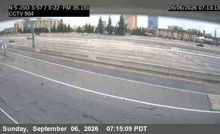 I-5 : (904) NB I-5 JSO SR-57/SR-22 live camera view
