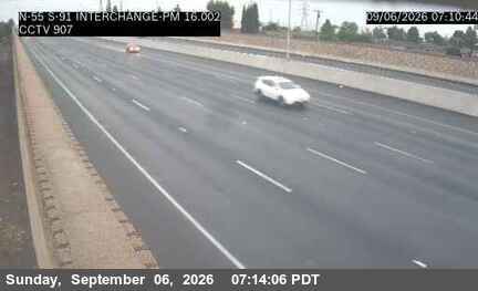 SR-55 : (907) NB SR-55 at SR-91 Interchange live camera view